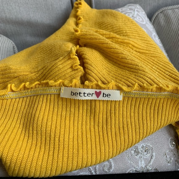 Crop Top 💛🌻 - Picture 2 of 3